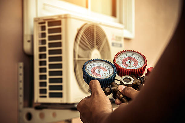Professional Hvac technician working in Doylestown, OH